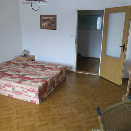 Apartman Pod Slavkovskym Stitom דירה