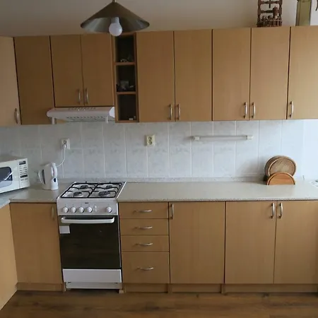 Apartman Pod Slavkovskym Stitom דירה *